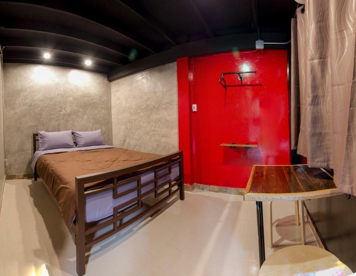 Deluxe Queen Suite